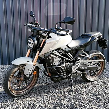 motorrad-honda_cb125r-3col